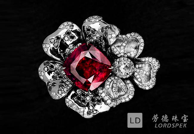 18K白金镶嵌红宝石