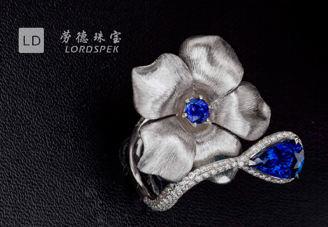 18K白金镶嵌斯里兰卡蓝宝石