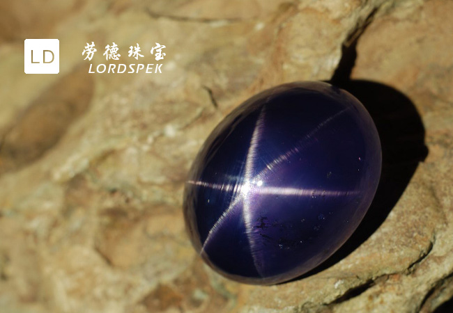 变色星光蓝宝石(图1)