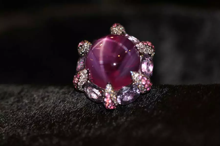 “王者归来”星光红宝戒指(图5) å¾ç