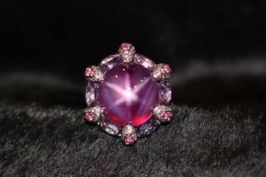 “王者归来”星光红宝戒指