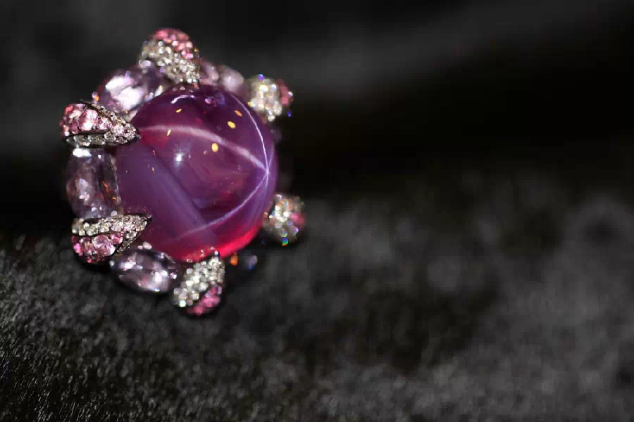 “王者归来”星光红宝戒指(图2) å¾ç