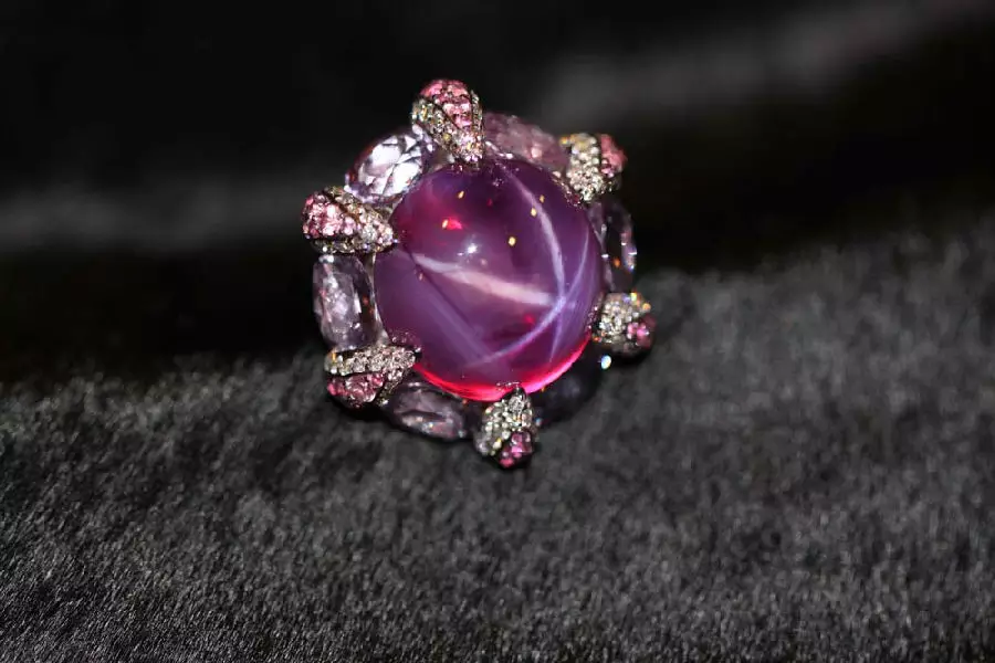 “王者归来”星光红宝戒指(图3) å¾ç