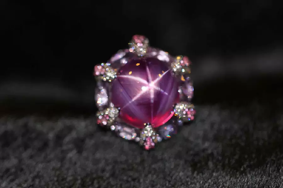 “王者归来”星光红宝戒指(图4) å¾ç