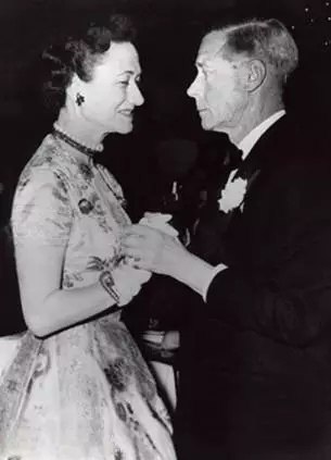 红宝产生的爱情故事(图2)