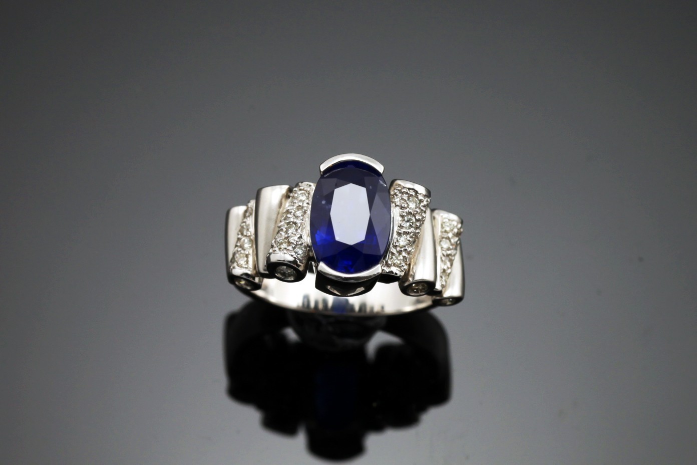 蓝宝石——“触手可及”的王族诱惑(图1) 蓝宝石——“触手可及”的王族诱惑(图1)